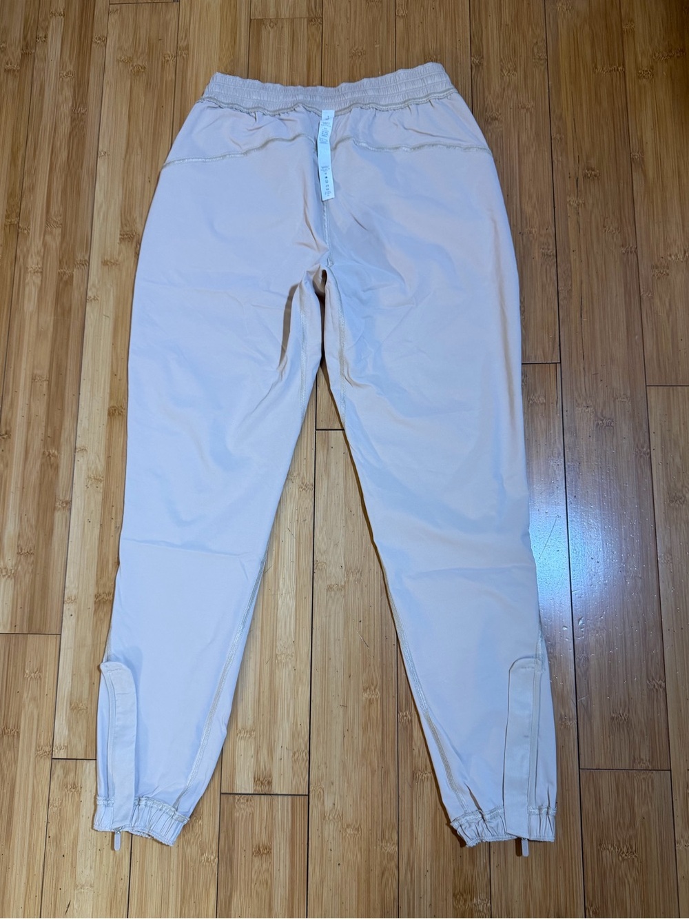 Lululemon Adapted State High-Rise Jogger *Short
Warm Ash Grey Size 4 - Picture 10 of 15
